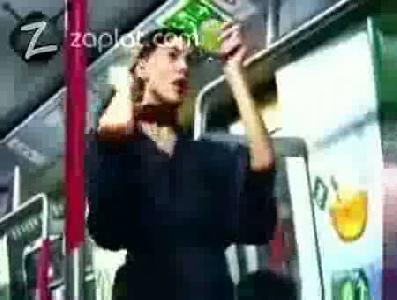 METRODA SOYUNAN KADIN