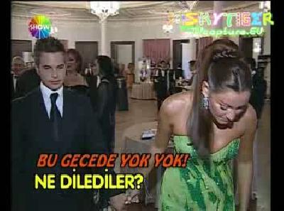 Pinar Altuğ Süper Göğüs Dekolte