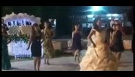 Gelin ve Arkadaşları Döktürüyor